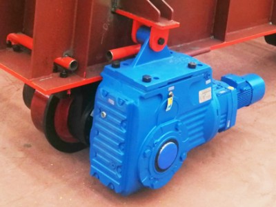 如(rú)何根據不(bù)同的(de)工(gōng)作(zuò)環境與場(chǎng)景選擇合适的(de)減速機(jī)?